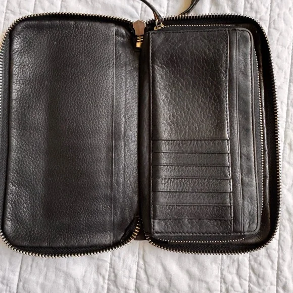 Black buttery soft KENNETH COLE Leather Clutch/Wallet. Vintage lightly used - Picture 3 of 6